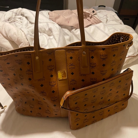 MCM Large Tote - Picture 4 of 5